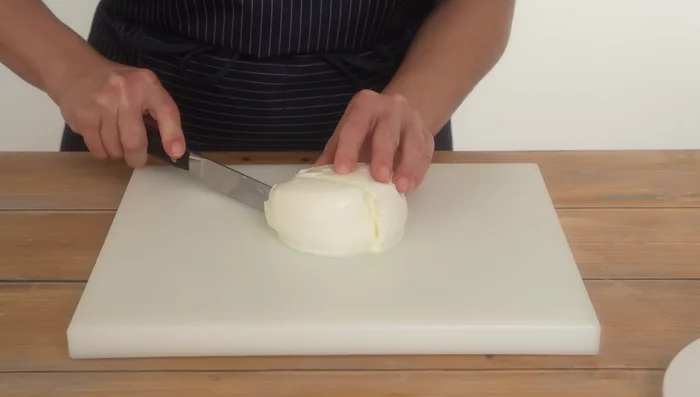 Dice the mozzarella (330).