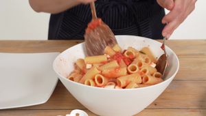 Fast Caprese Pasta: Easy Mediterranean Summer Recipe