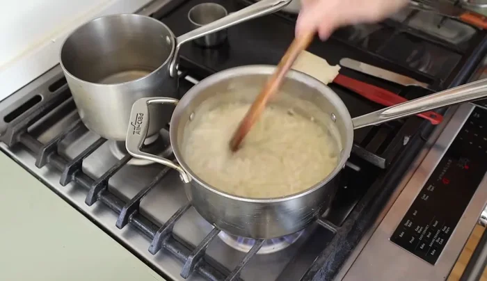 Once the risotto is cooked, turn off the heat.