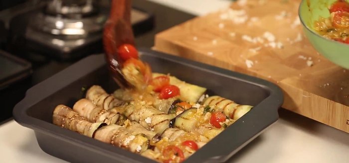 Sprinkle remaining sauce and mozzarella cheese over the rolls.