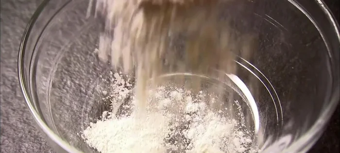 In a separate bowl, mix flour, cinnamon, salt, and baking powder.