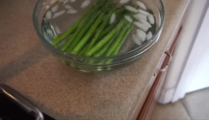 Remove asparagus from ice water, pat dry with paper towels.