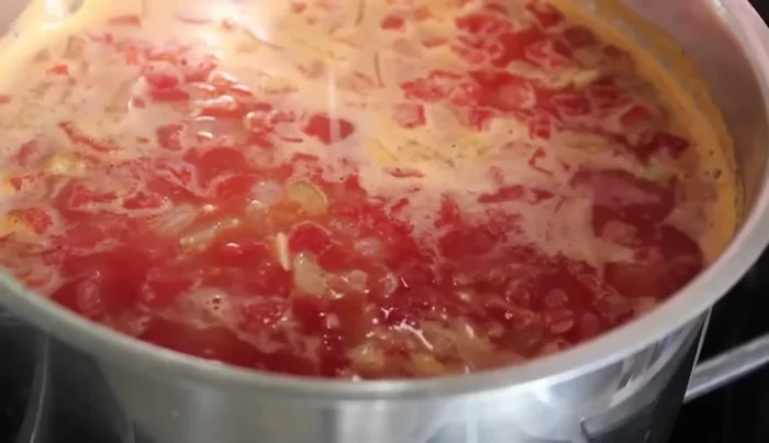 Bring to a simmer, then reduce heat to low-medium. Stir in rice.