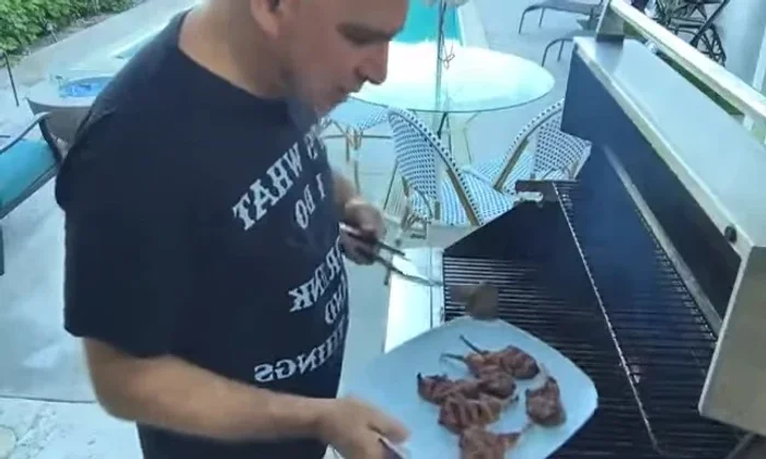Serve: Once cooked, remove the lamb chops from the grill and let rest. Serve immediately over the risotto, garnished with fresh rosemary sprigs. (1549.2)
