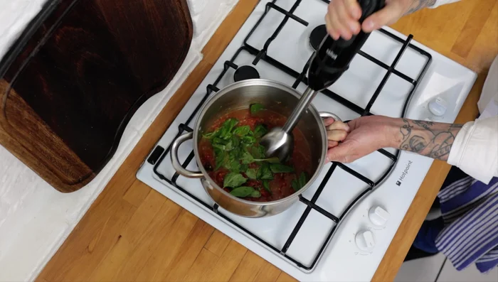Blend until smooth using a hand blender (1:23.64).