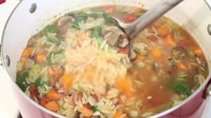 Italian Orzo & Spinach Soup: Easy & Cozy Recipe