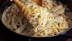 Creamy Chicken Fettuccine Alfredo (No Cream!) - Easy Recipe