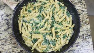 Creamy Spinach & Garlic Pasta: One-Pan 30-Minute Recipe