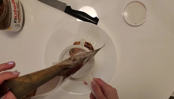 Sift powdered sugar over the top of the assembled pandoro using a sieve or strainer. Make sure to dust the points that stick out.
