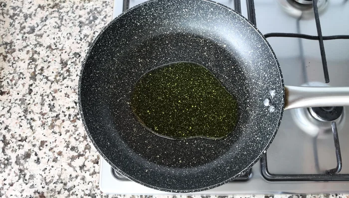 Heat olive oil in a large fry pan over low-medium heat. Add chopped garlic and sauté for 1 minute until fragrant, stirring constantly. (202.8)