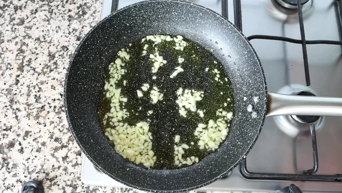 Stir in the paprika. (279.68)