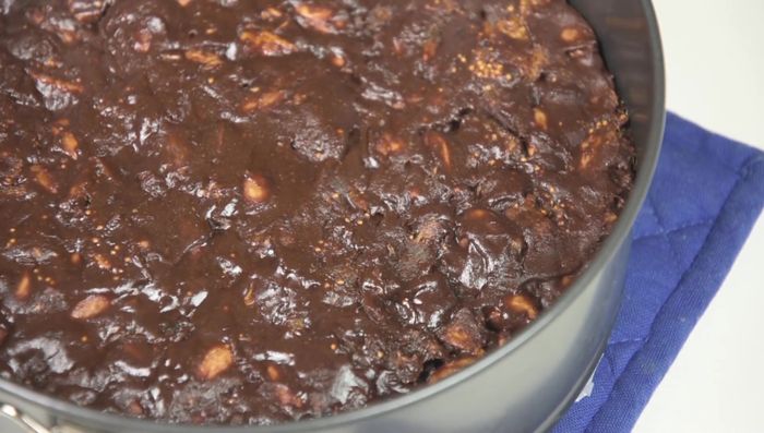 Let the cake cool completely.