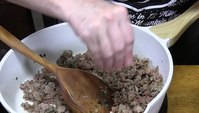 Add a pinch of red pepper flakes (optional), cracked black pepper, and salt to the sausage.