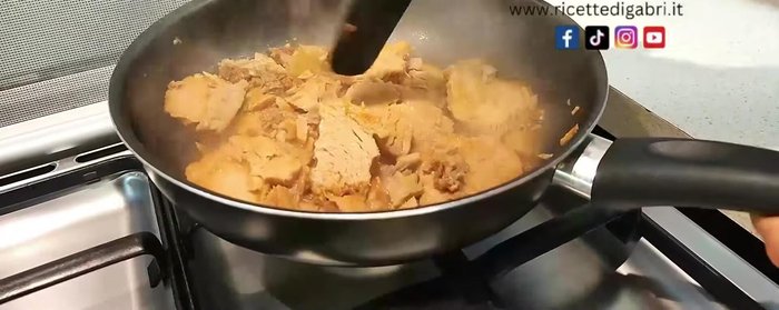 To make a thicker sauce, mix a teaspoon of cornstarch with some of the reserved pan juices and stir it back into the pan.