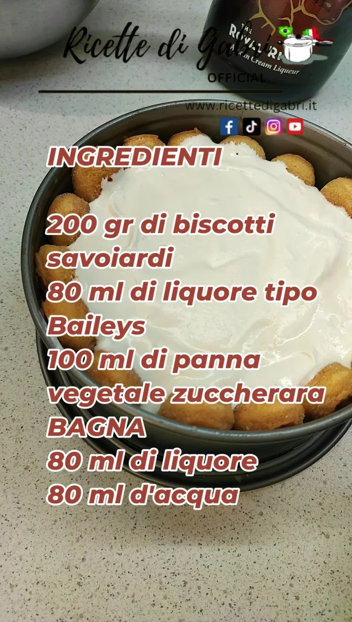 Layer with soaked biscuits. [135.64]