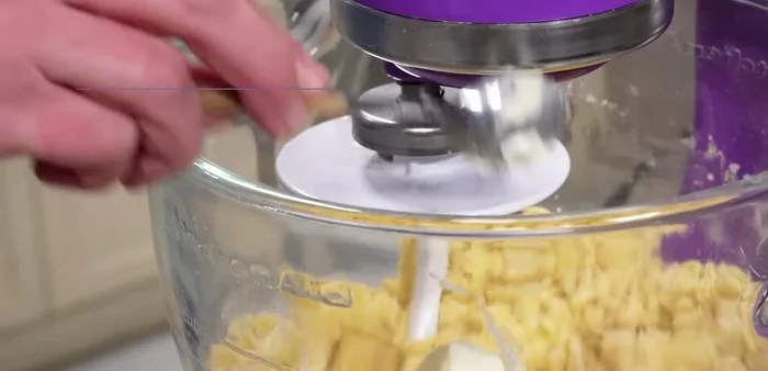 Knead the dough with the dough hook for about 15 minutes. Add 1-2 tablespoons of water if the dough is too dry.