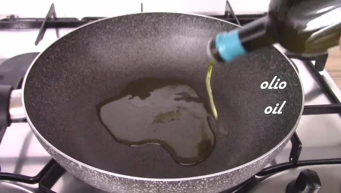 Heat oil in a non-stick pan. Add chicken and brown on both sides, seasoning with salt.
