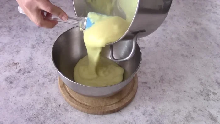 Cool the cream and cover with cling film.