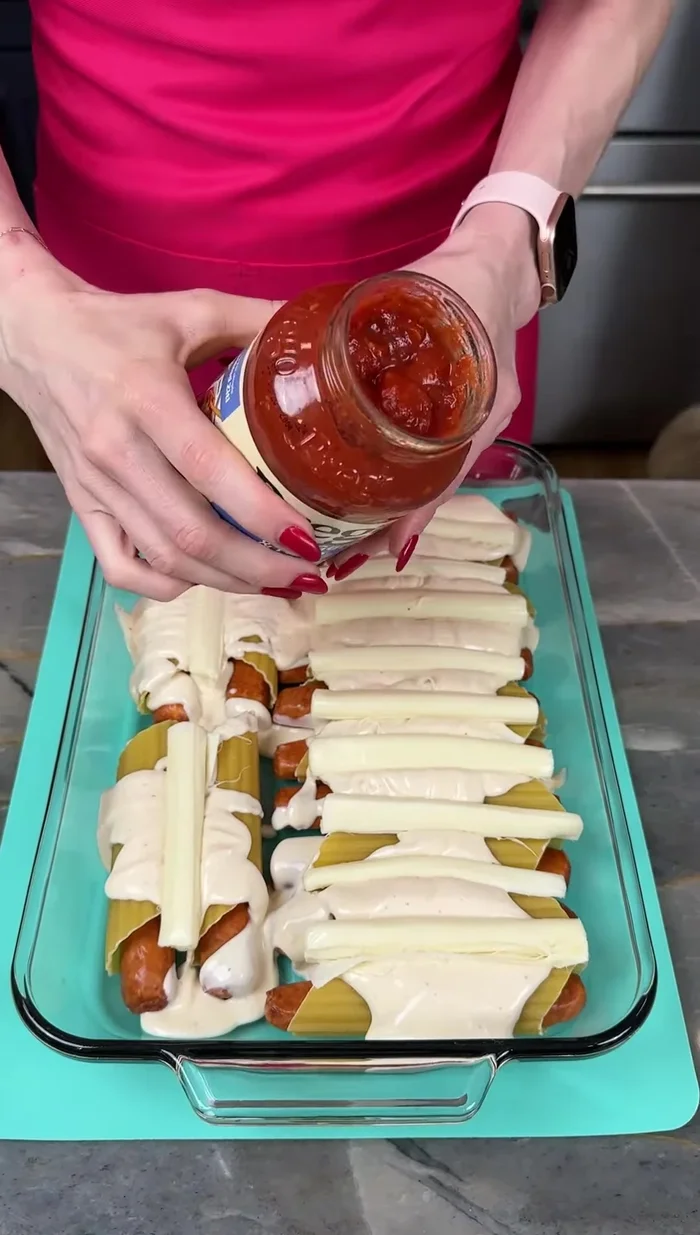 Add marinara sauce over the noodles.