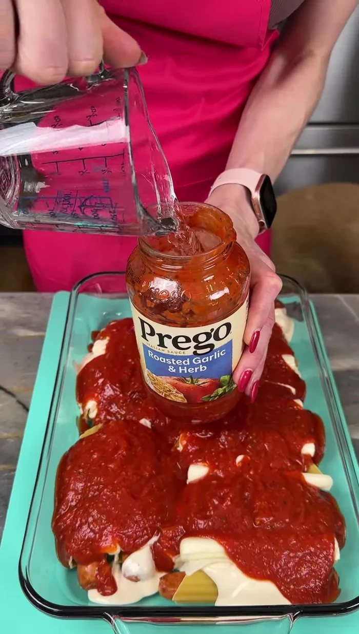 Add 3/4 cup of water into a jar.