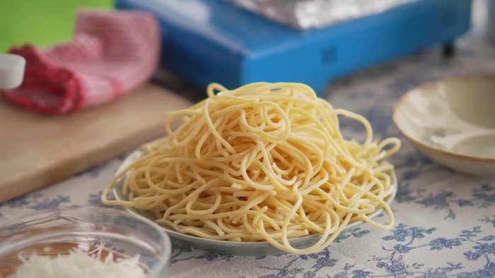 Boil salted water and cook pici pasta until al dente (8-9 minutes).