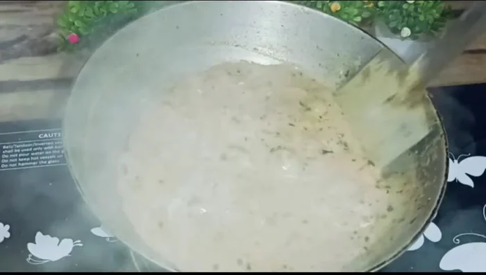 Cover and let it simmer until the gravy thickens.