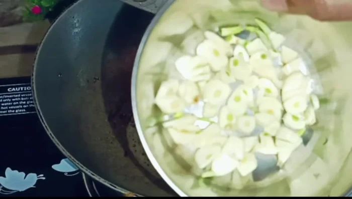 Remove the fried onions and set aside.