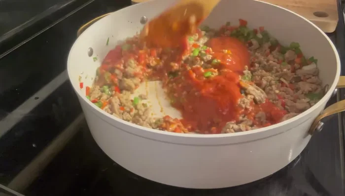 Add the marinara sauce and mix everything well.