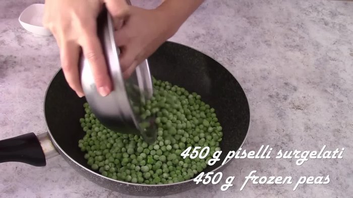 Cook the peas with 1/4 onion, oil, salt, and a little water.