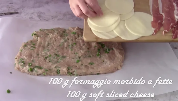 Distribute 100g of soft cheese on top.
