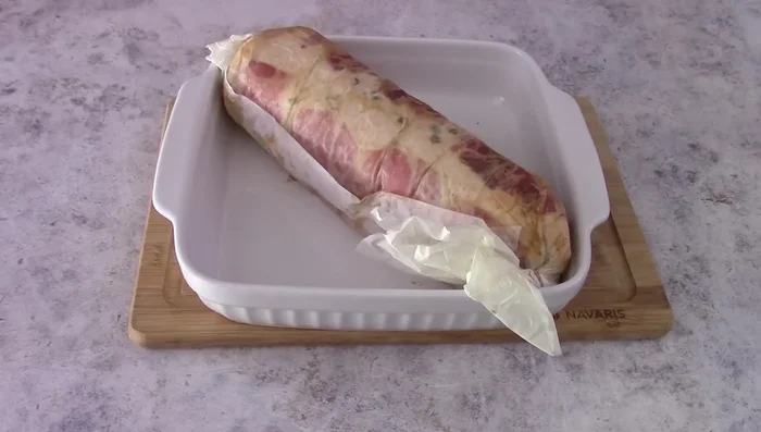 Let it cool, remove from baking paper, and slice into thin pieces.