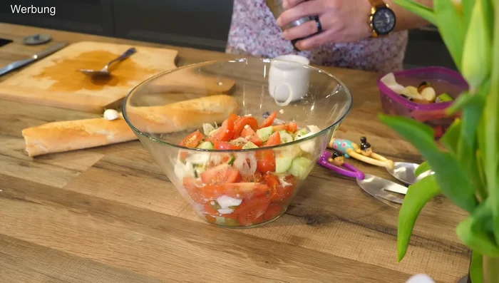 Cut the bread into bite-sized pieces. Ideally, use day-old bread.