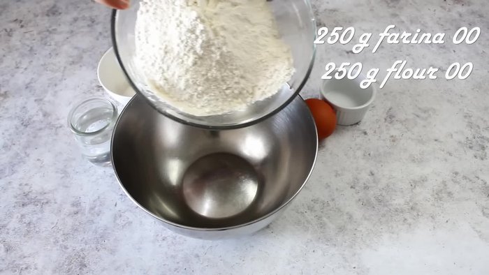 Prepare the dough: Combine flour, half of the lard, egg, and gradually add water while kneading.