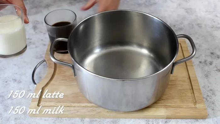 Prepare coffee cream: Combine milk, coffee, egg, sugar, and flour. Cook until thickened.