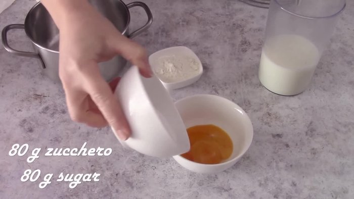 Prepare the custard: Mix egg yolks, sugar, vanilla, a little milk, flour.