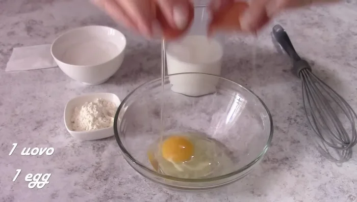 Prepare zeppolone cream: Mix egg, sugar, vanilla, flour, and milk. Cook until thickened.