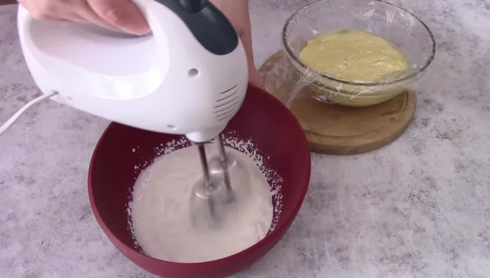 Whip the cream and fold it into the cooled zeppolone cream.