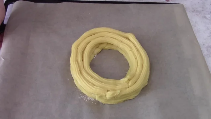 Bake the zeppolone until golden brown.