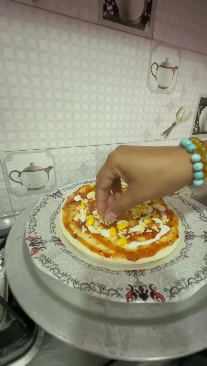 Sprinkle cheese generously over the mammis.