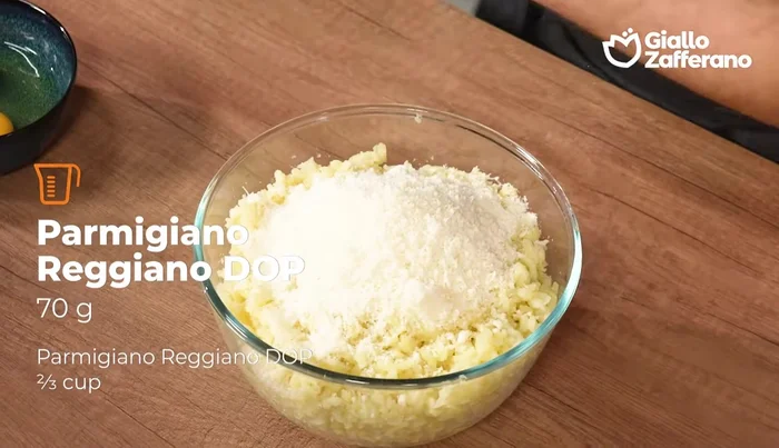 Season mashed potatoes with parmesan cheese (or Pecorino Romano), cooked ham (or Neapolitan salami), and smoked mozzarella (or Scamorza/regular mozzarella). Add salt and pepper to taste.