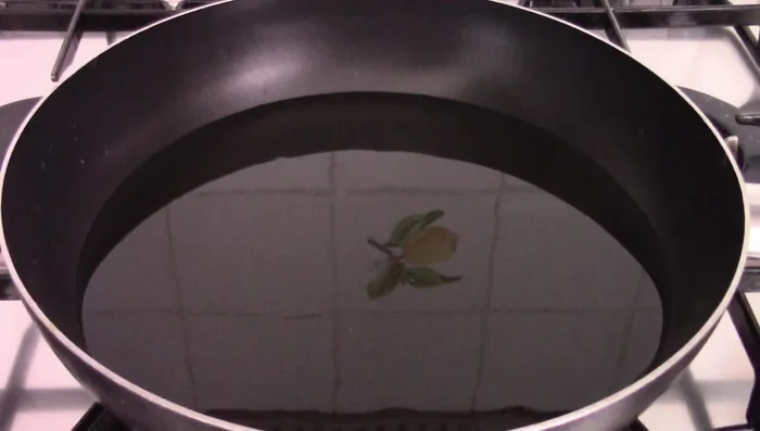 Fry artichoke wedges in hot oil until golden brown and crispy (10-12 minutes).