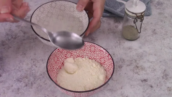 Prepare pecorino cream: combine pecorino cheese and a little pasta water until creamy. Add pepper.