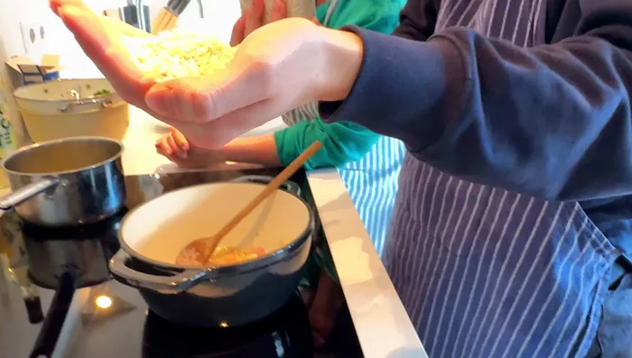 Add the risotto rice and stir.