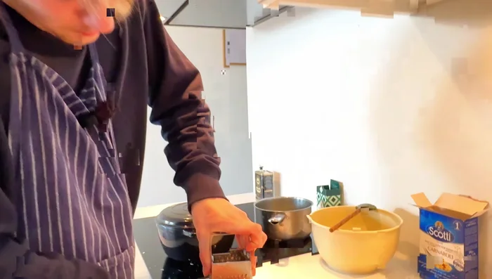 Prepare the crackers by sprinkling Nigella seeds on top and baking at 180°C for 50 minutes.