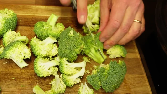 Cut broccoli and cauliflower into smaller pieces.