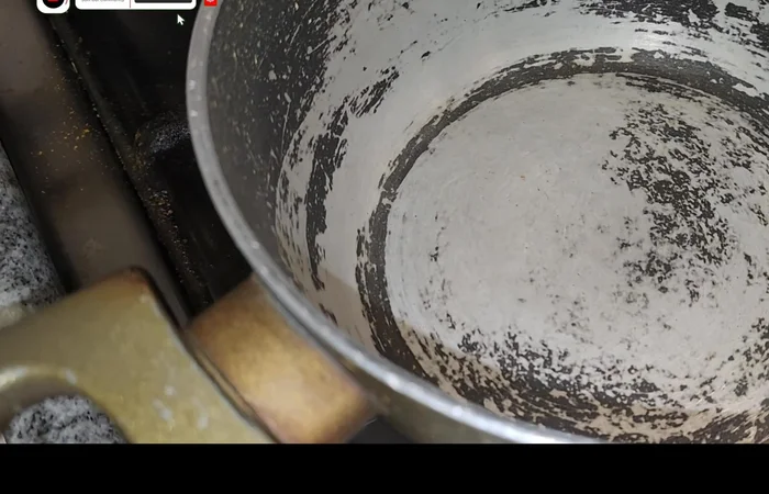 Light the gas and add butter to a pot. Melt the butter.