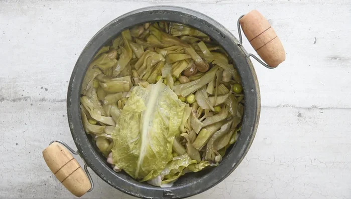 Remove the top lettuce leaves. Serve warm or at room temperature.