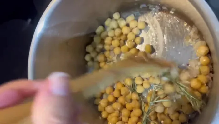 Set aside the remaining half of the chickpeas.