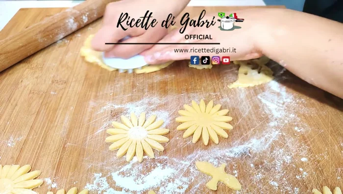 Shape the dough into flower shapes and small birds, using leftover pasta to create the center of the flower.
