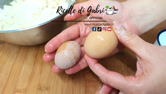 Add two eggs (total weight 90g with shells).